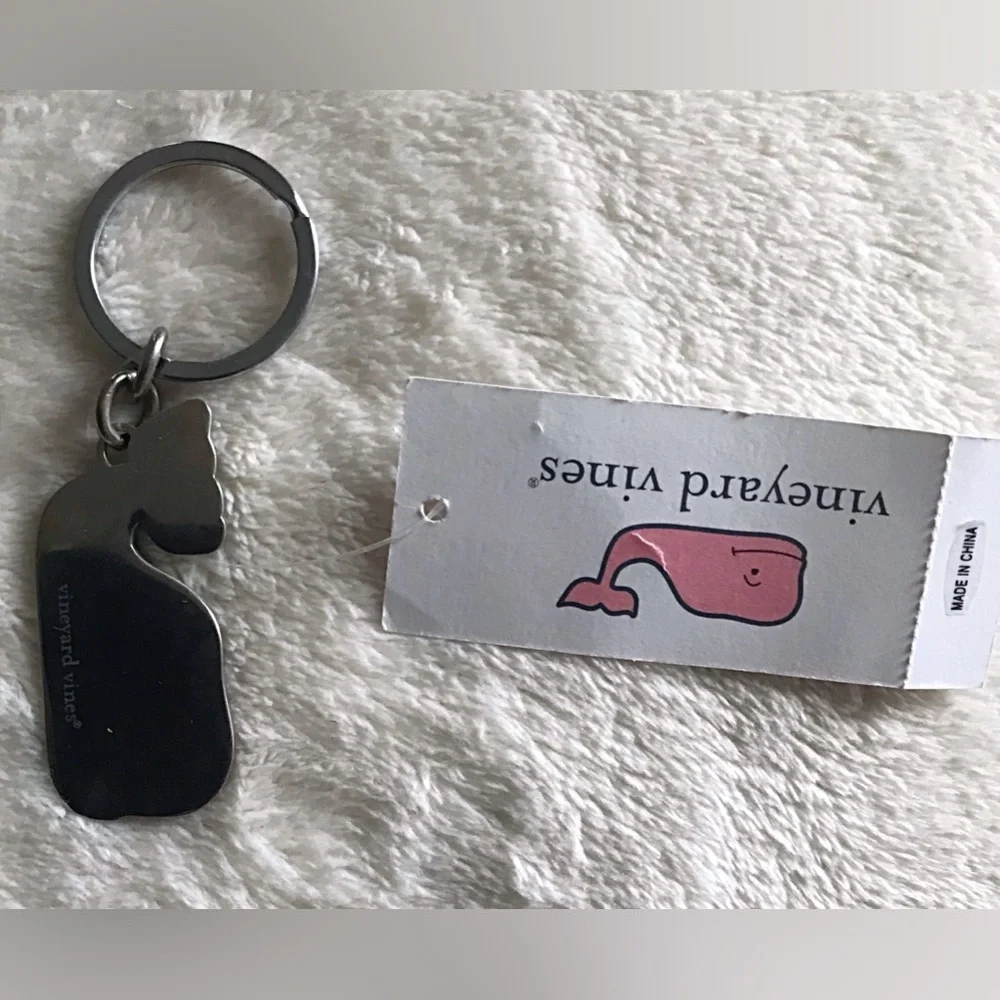 Vineyard Vines RARE (discontinued) Whale Enameled Keychain